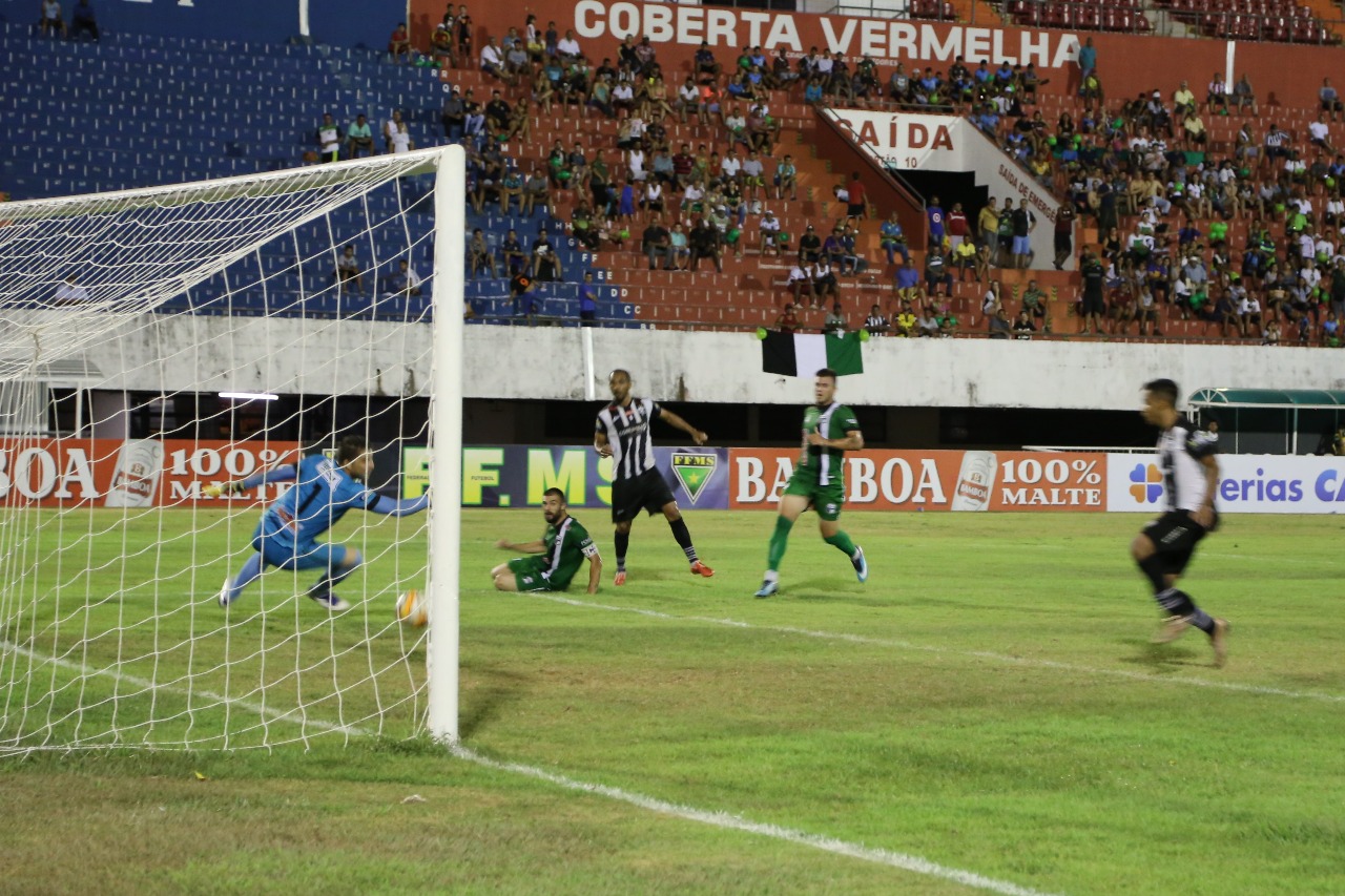 Novo e Corumbaense empatam na abertura da semifinal