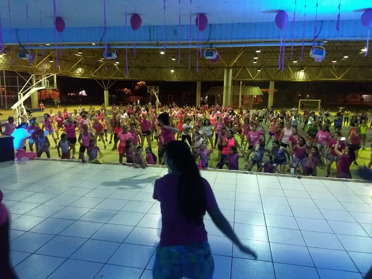 Jorjão Rosa reúne mais de 300 pessoas na zumba, sorteia brindes e apresenta palestras