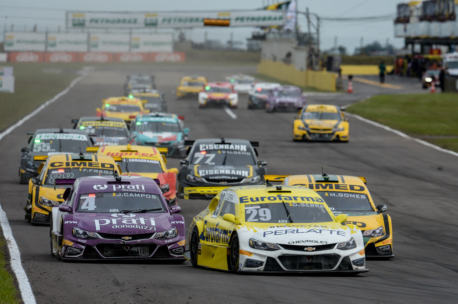 RETROSPECTIVA: Stock Car leva 10 mil pessoas ao autódromo
