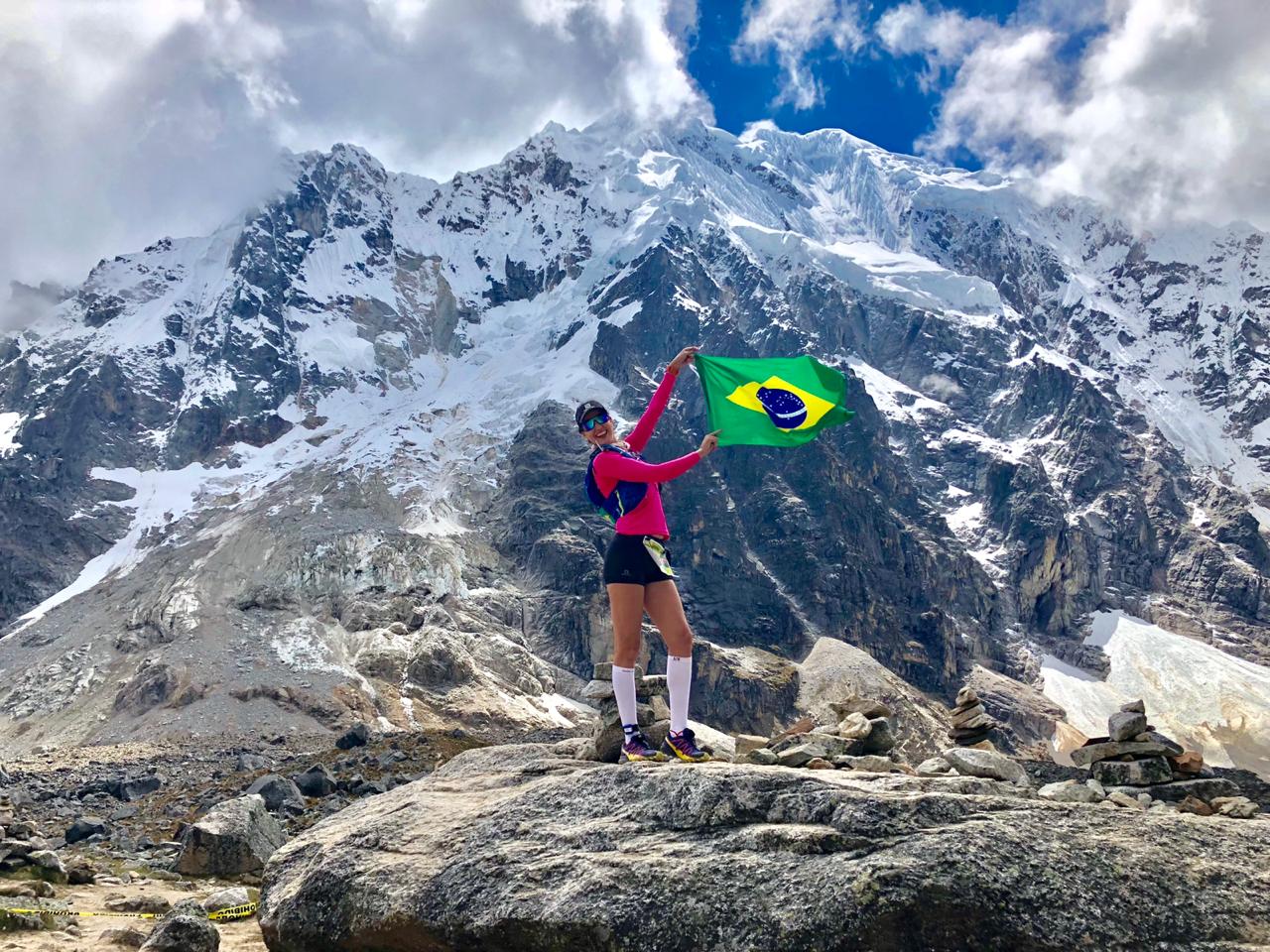 Trilhas & Tralhas: Atleta percorre dez países, completa circuito e comemora experiência