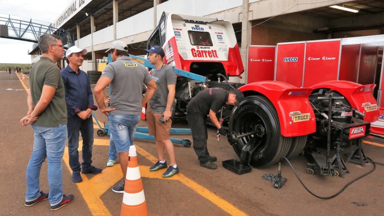 Vistoria é realizada em autódromo antes da Copa Truck