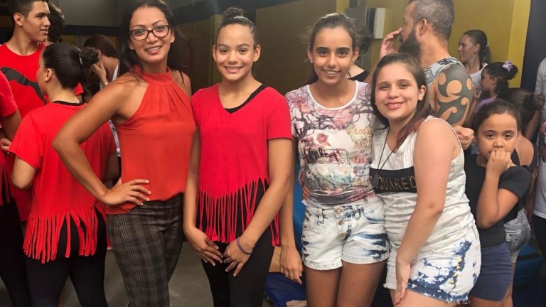 Ginástica artística em família movimenta Cefat
