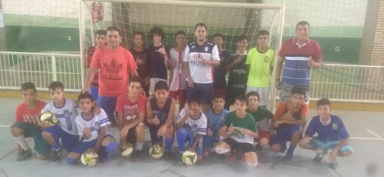 Projeto social rifa camisas de atletas da Liga Nacional de Futsal