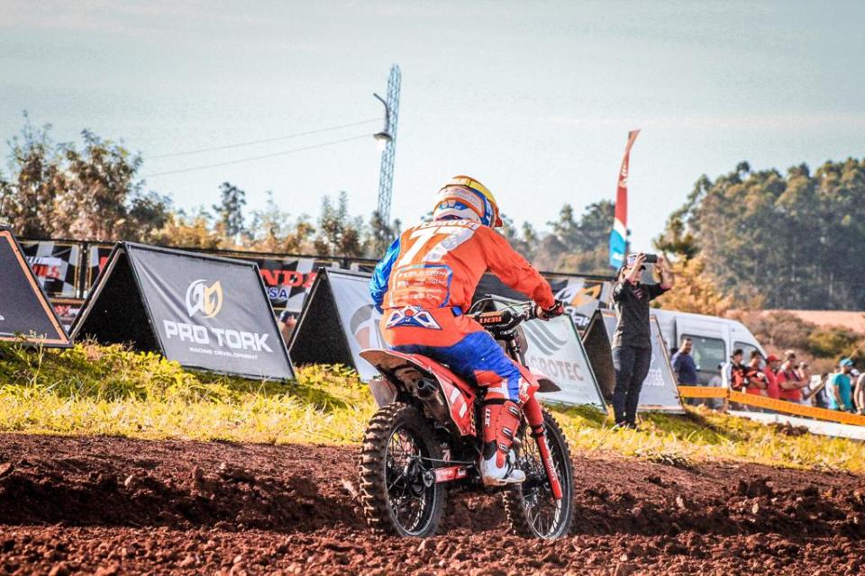 Pedroso fecha etapa em Obligado em 2º lugar pelo Nacional Paraguaio de Velocross