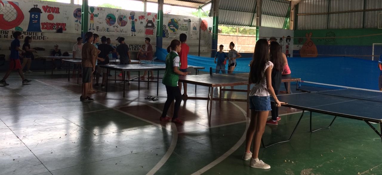 Projeto social leva tênis de mesa a crianças no Norte da capital