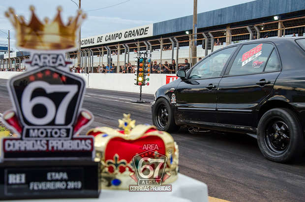 Desafio entre 'rachas' de carro acontece na capital no próximo mês