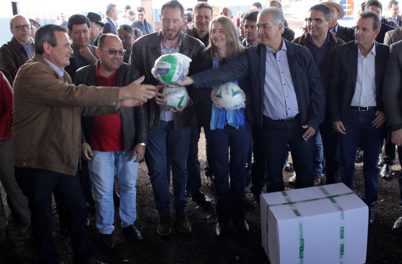 Governador de MS entregou kits esportivos a escolas estaduais