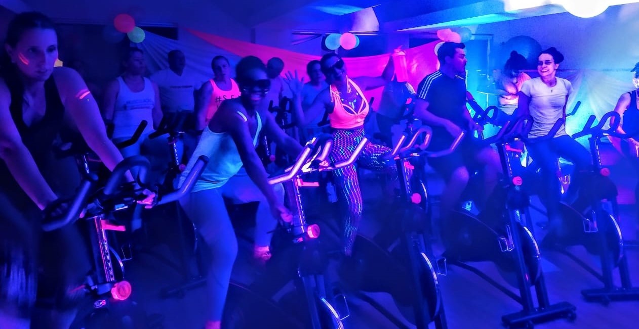 Sesc Camilo Boni realiza ação Bike Neon Fit Fest﻿ na capital