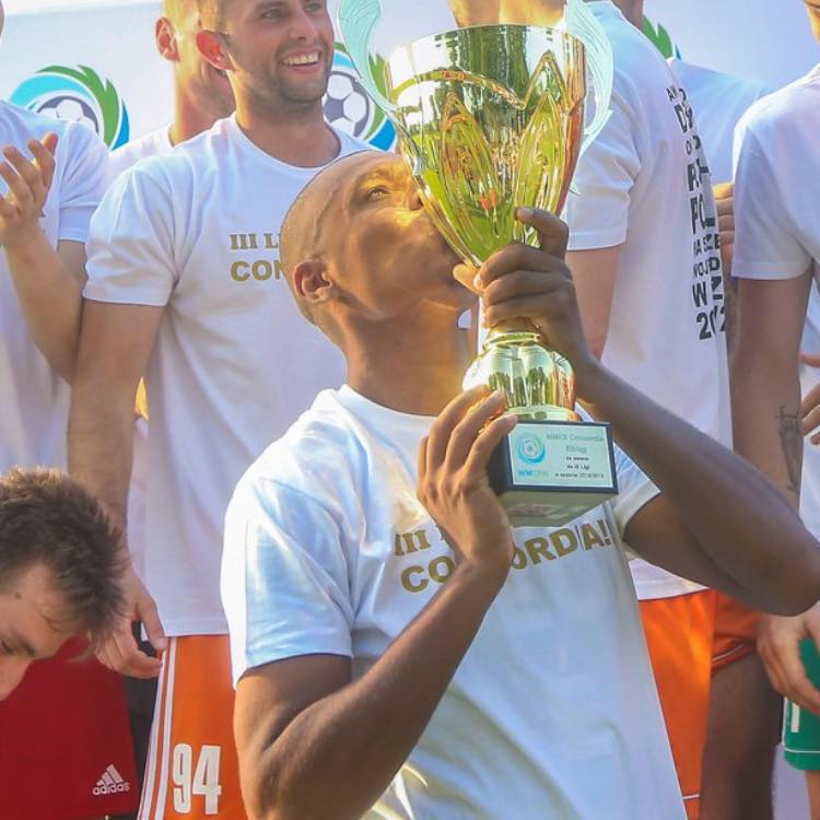 Campo-grandense vira ídolo de clube da Polônia