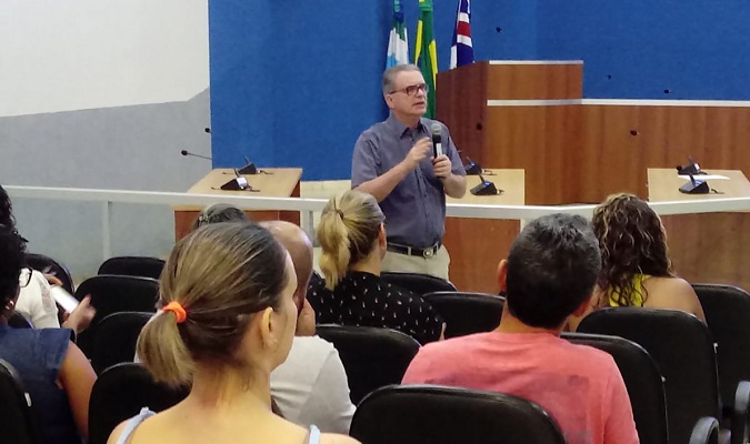 Professores de Educação Física recebem palestra do Dr. Mauro Betti﻿