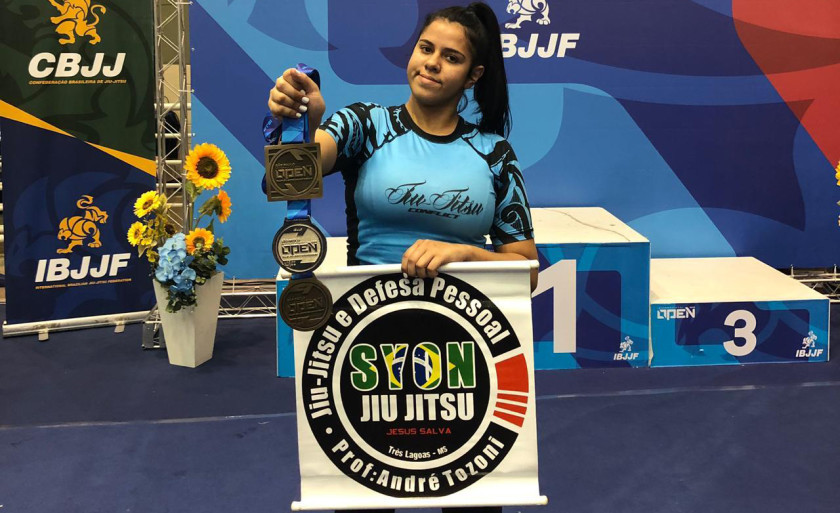 Julia Tozoni fatura três medalhas em Open Internacional de Jiu-Jitsu