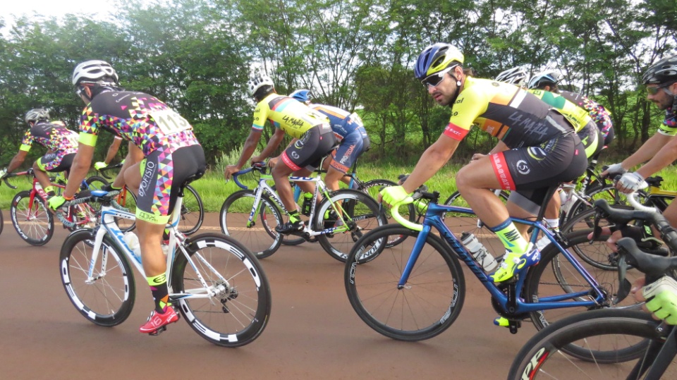 Chapadão do Sul é palco da 3ª etapa do Estadual Meio Fundo de Ciclismo