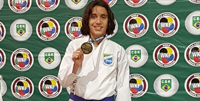 Enzo Bassi conquista o título do Brasileiro Estudantil de Karatê