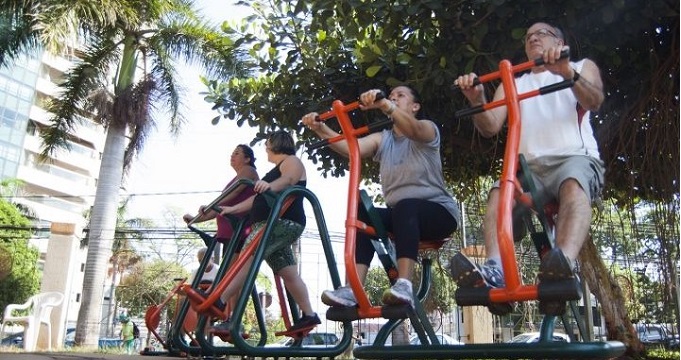Bairro Santa Emília ganha academia ao ar livre