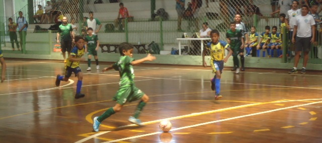 Peneira da Escola Pelezinho de futsal acontece neste sábado