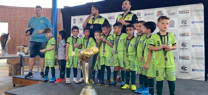 Escolinha Pelezinho conquista título da Copa do Brasil de Futsal sub-6