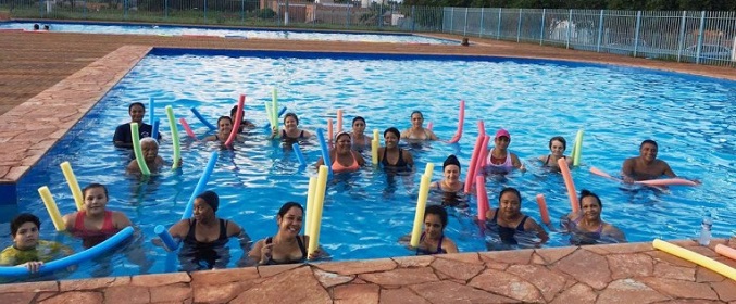 Piscinas públicas levam esporte e qualidade de vida a mais de 1500 pessoas