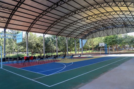Nova Andradina tem duas novas quadras esportivas inauguradas