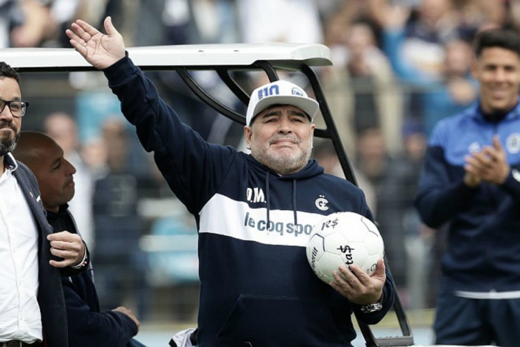 Diego Maradona é internado em hospital de La Plata