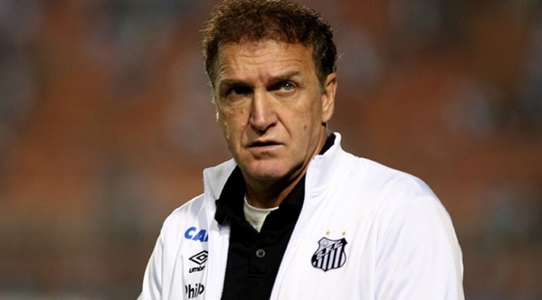 Técnico do Santos, Cuca testa positivo para Covid-19 e é internado