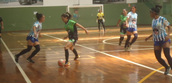 Copa Pelezinho de Futsal Feminino retorna com goleadas