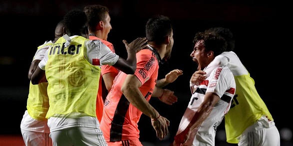 Cotia decide, e São Paulo devolve 3 a 0 ao Atlético MG