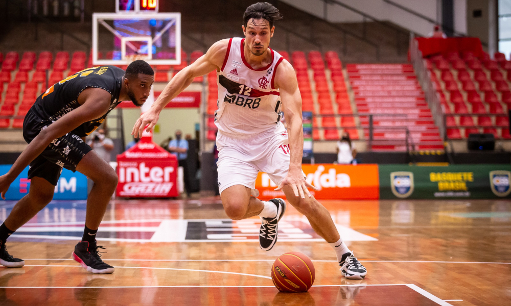 Flamengo vence Mogi  por 87 a 56, e mantém no topo do NBB