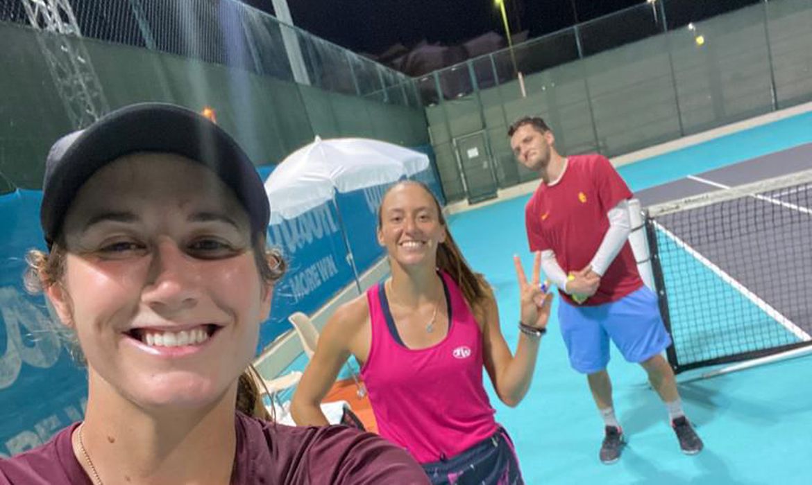 Brasileira vai às quartas de duplas do WTA 500 de Abu Dhabi