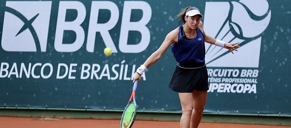 Brasileira vai á semifinal no WTA﻿ 500 em Abu Dhabi