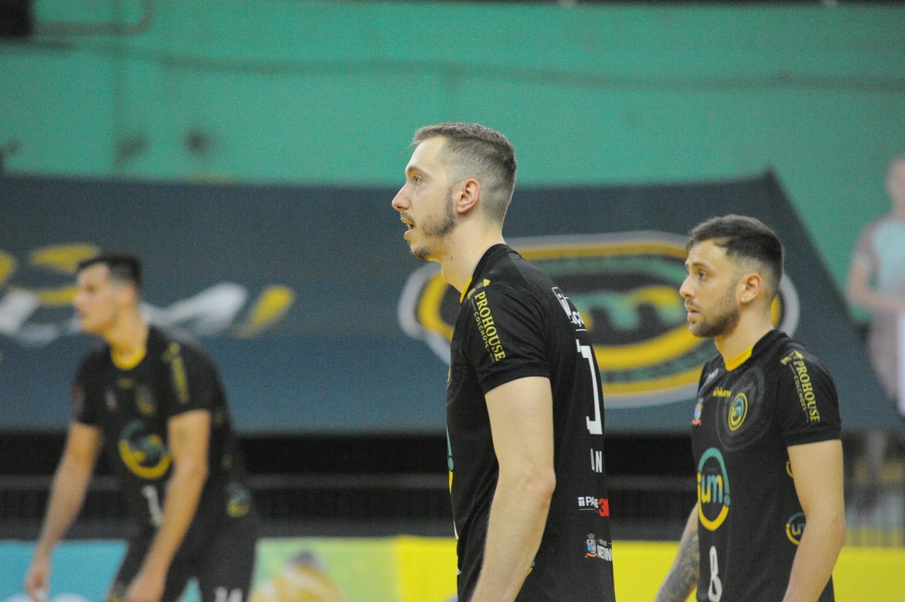 Montes Claros América Vôlei enfrenta Vôlei UM Itapetininga