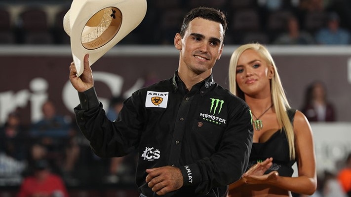 José Vitor Leme, cowboy de MS, anuncia fratura nas costelas