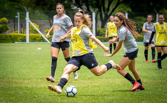 Curso on-line aborda a história do futebol feminino no Brasil