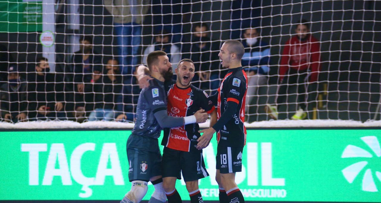 Magnus e Joinville decidem o título da 48ª Taça Brasil de Futsal