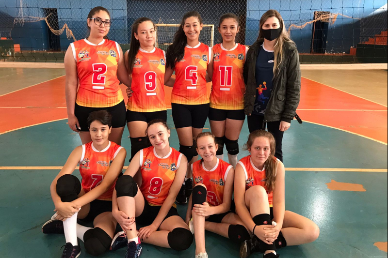 Escolinha de Voleibol de Chapadão do Sul participou de amistoso contra Chapadão do Céu