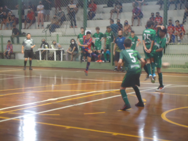 Escolinha Pelezinho vence clássico na Copa Pelezinho de Futsal