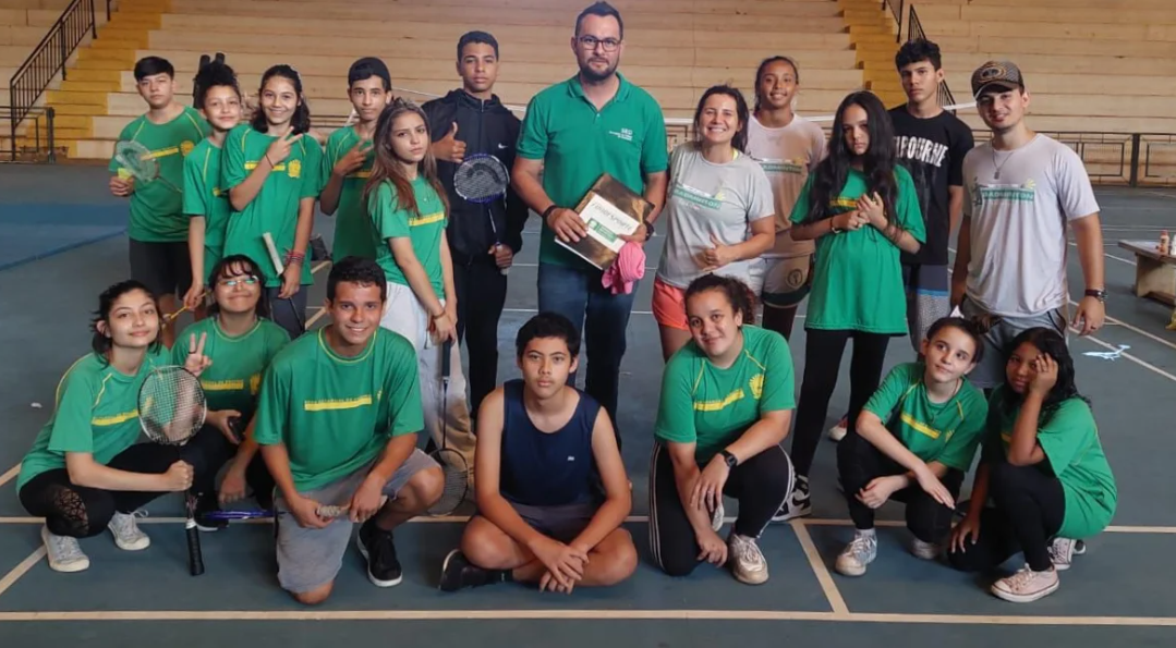 Programa leva badminton de excelência a alunos de escolas estaduais