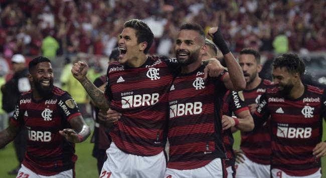 Flamengo volta a derrotar Corinthians e avança na Libertadores