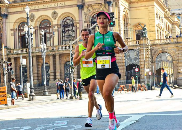 EA Bate-bola com atleta de Atletismo, Janine Rodrigues