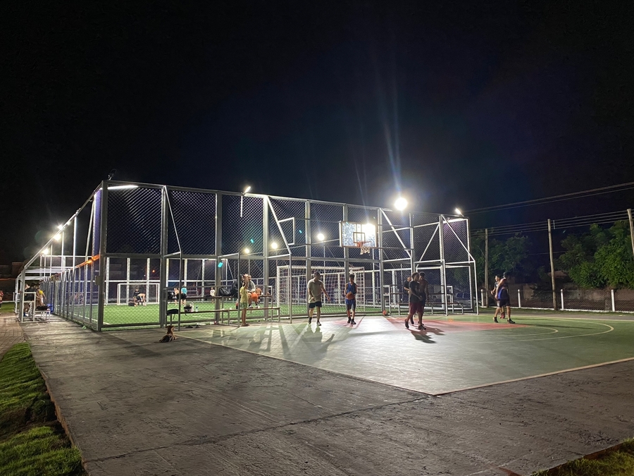 Quadra de basquete de Sidrolândia é utilizada pelos jovens