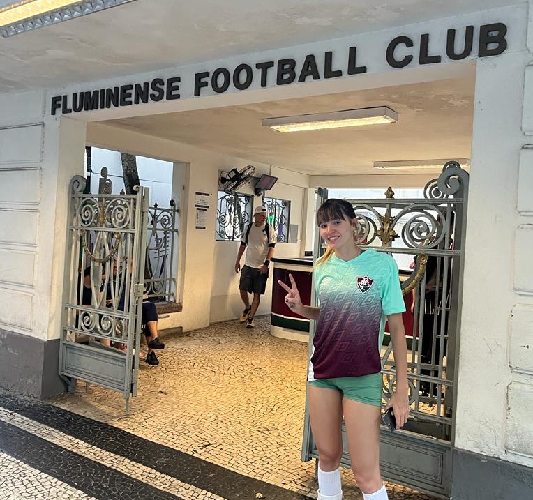 EA Bate- bola com jogadora de Vôlei, Bruna Brandt
