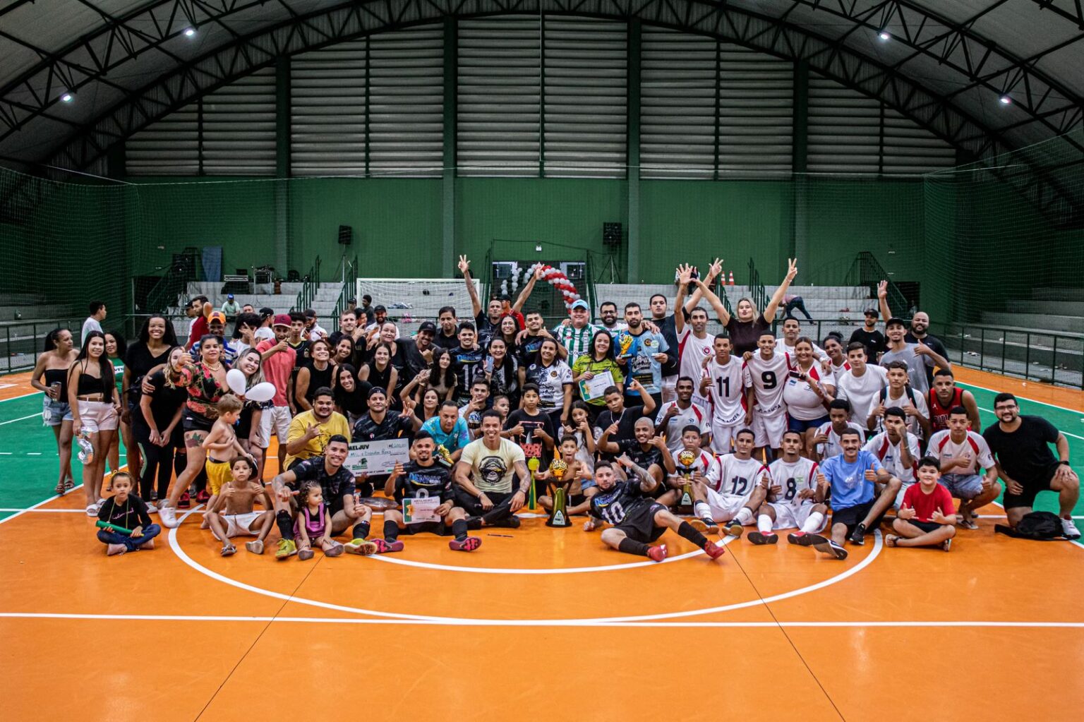 Equipe Os Mlk é Liso é campeã do Campeonato Municipal de Futsal Adulto