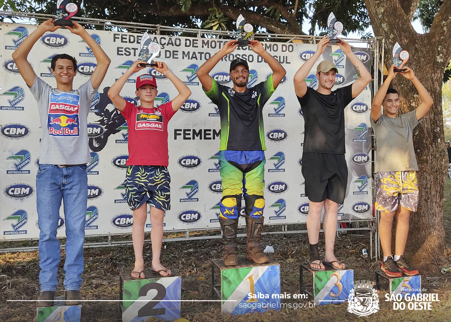 Pilotos de São Gabriel do Oeste brilham no Campeonato Estadual de Motocross