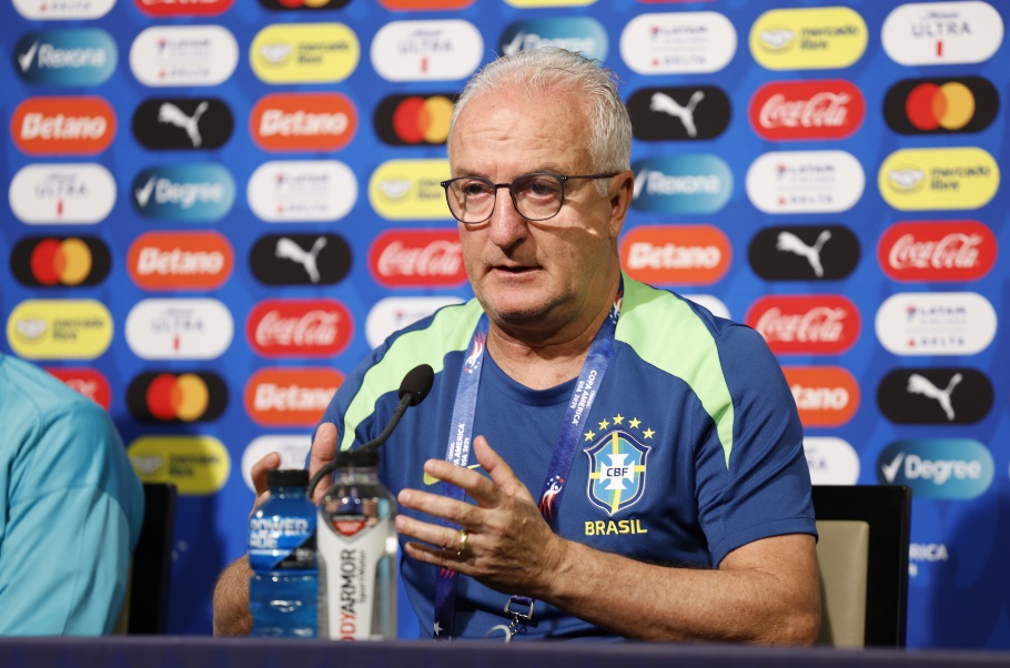Dorival Júnior analisa confronto contra a Colômbia