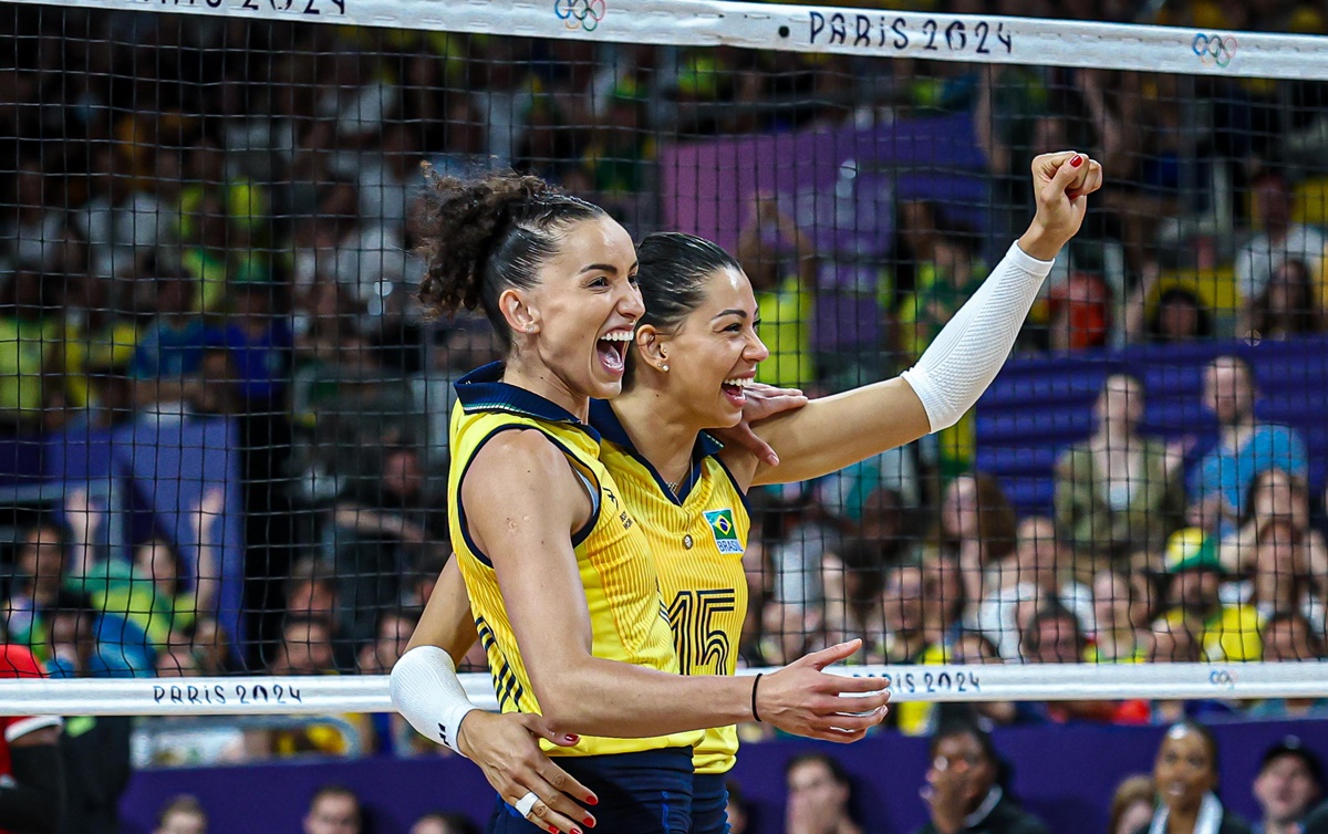 Vôlei feminino estreia com vitória tranquila em Paris