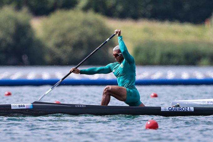 Isaquias Queiroz avança direto à semifinal da canoa individual