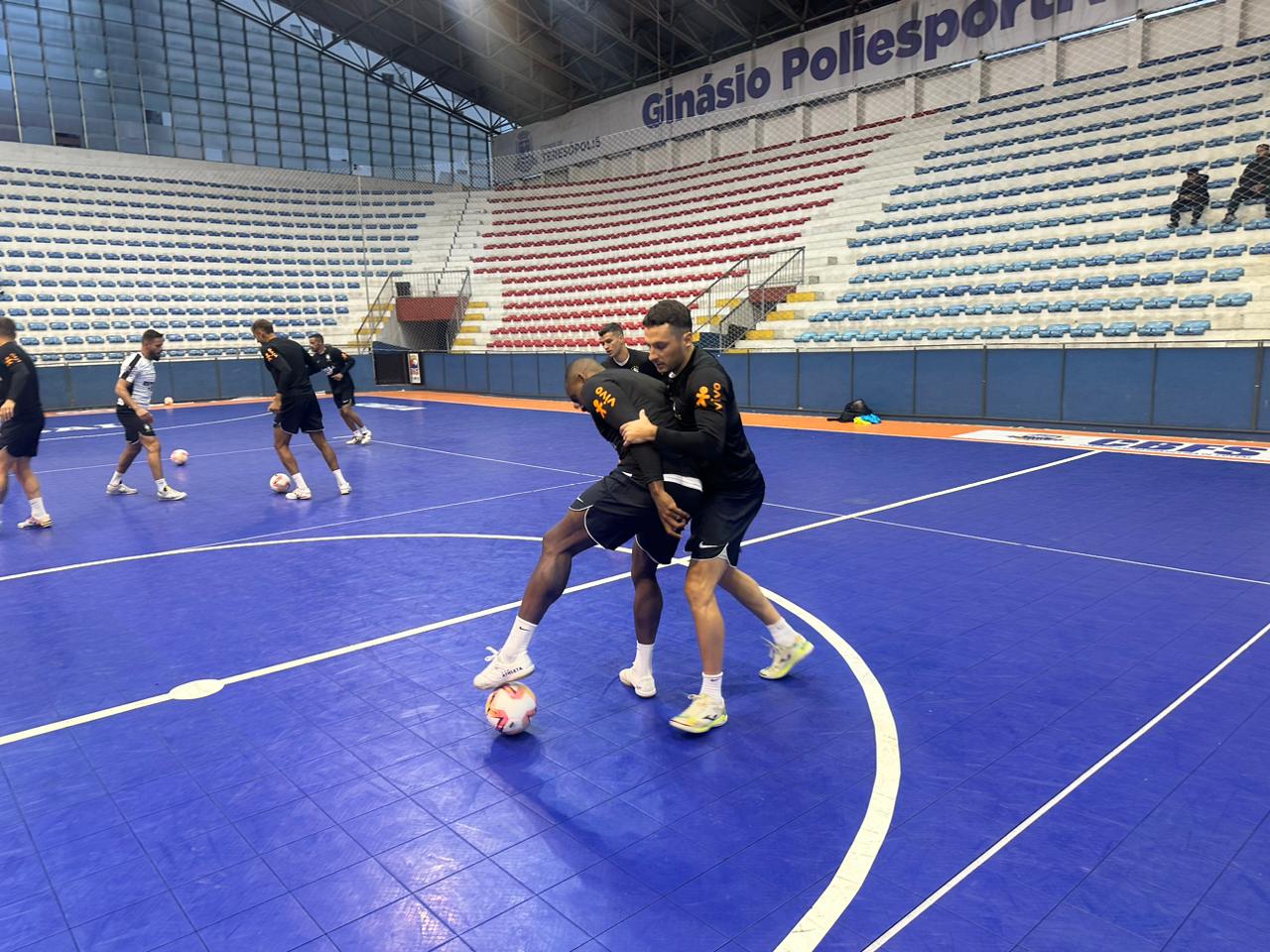 Seleção de Futsal faz primeiro treino com bola na preparação para a Copa