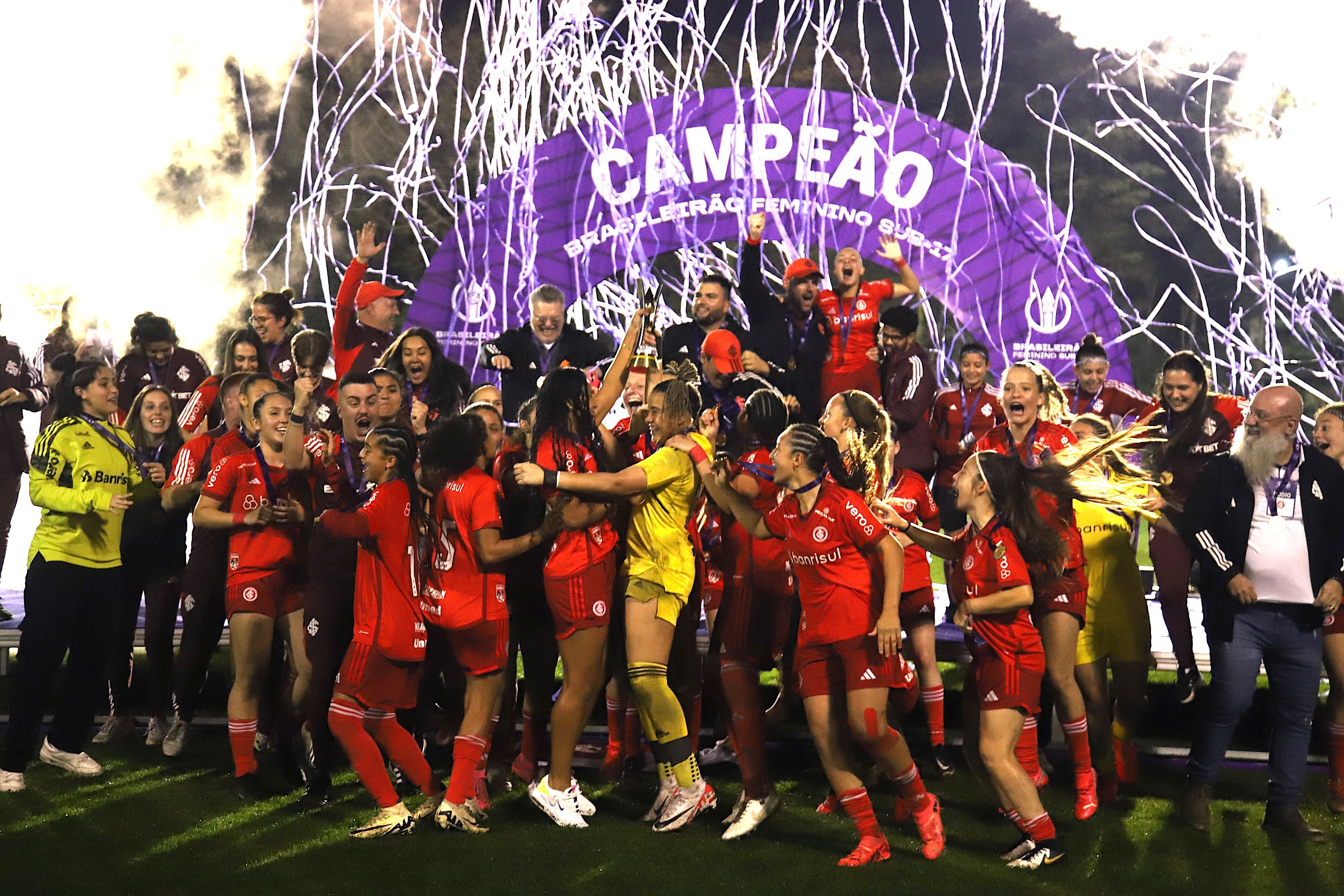 Brasileirão Feminino Sub-17 é encerrado com festa colorada