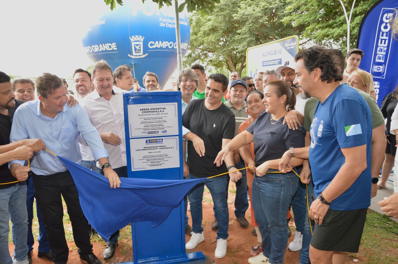 Prefeitura entrega arena esportiva e praça no Coophavila II
