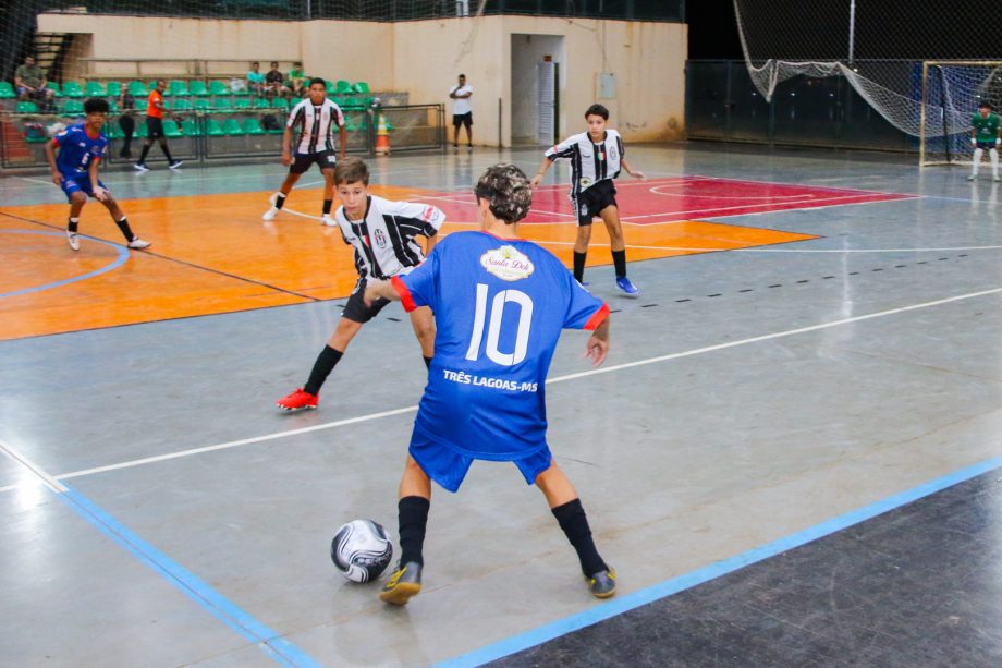 Vôlei feminino e futsal masculino abriram as disputas do JETs Sub-14