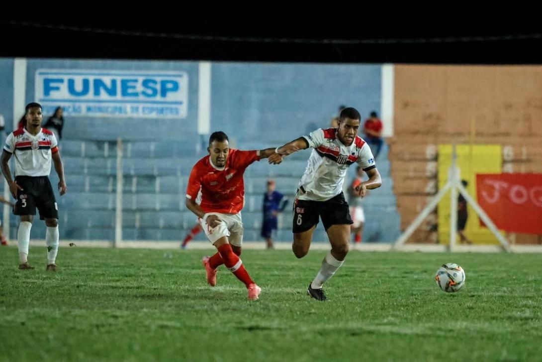 Taveirópolis vence de virada e complica...